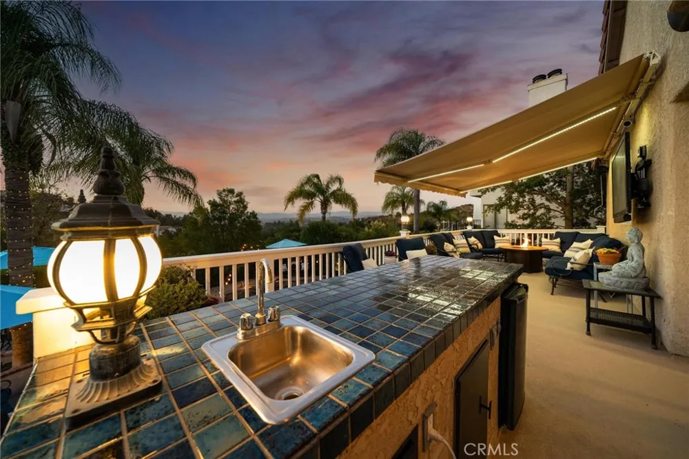 24238 Cary Court Newhall, CA 91321
