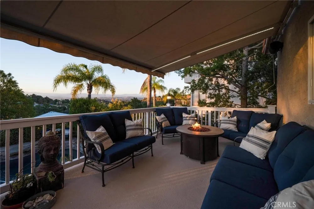 24238 Cary Court Newhall, CA 91321