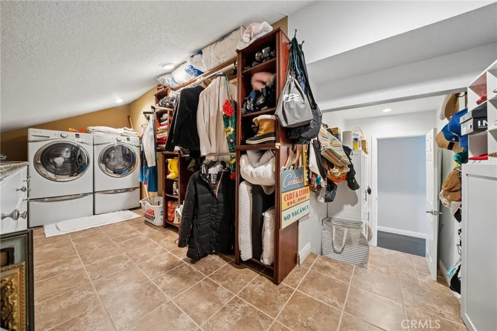 24238 Cary Court Newhall, CA 91321