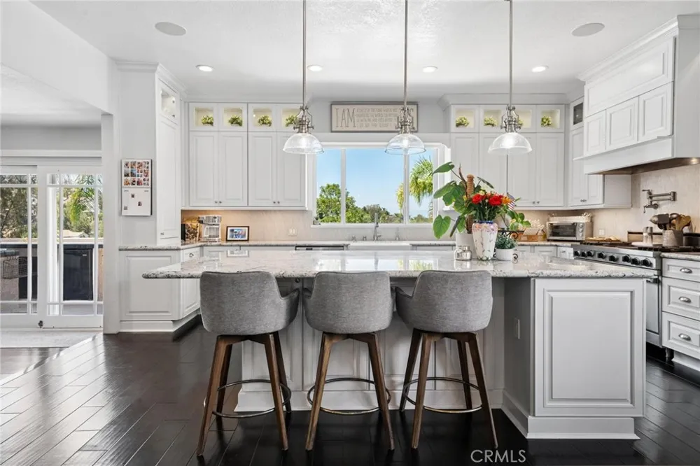 24238 Cary Court Newhall, CA 91321