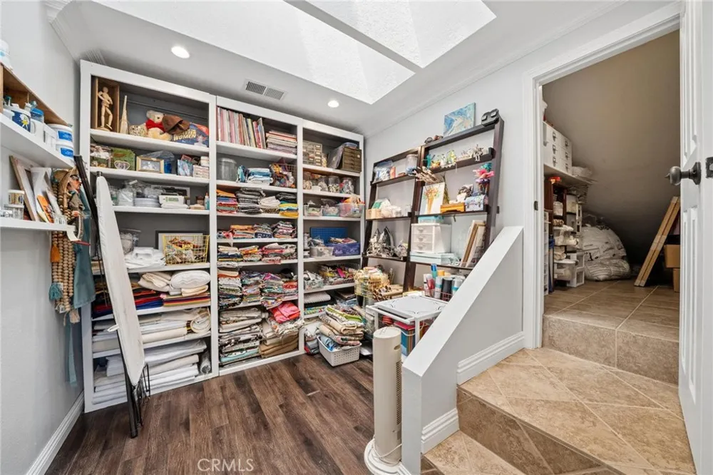 24238 Cary Court Newhall, CA 91321