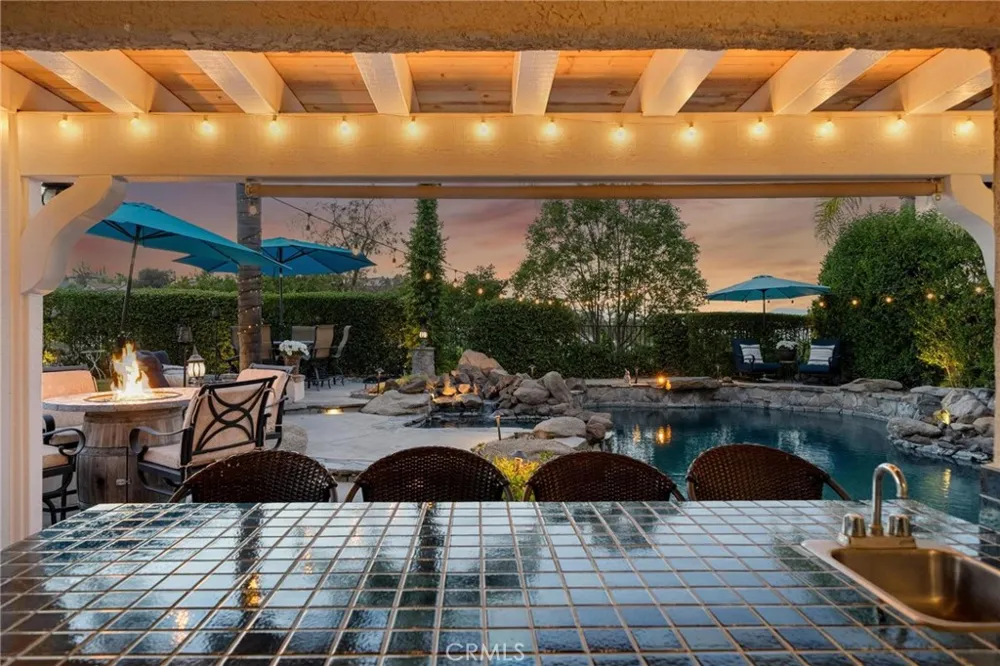 24238 Cary Court Newhall, CA 91321