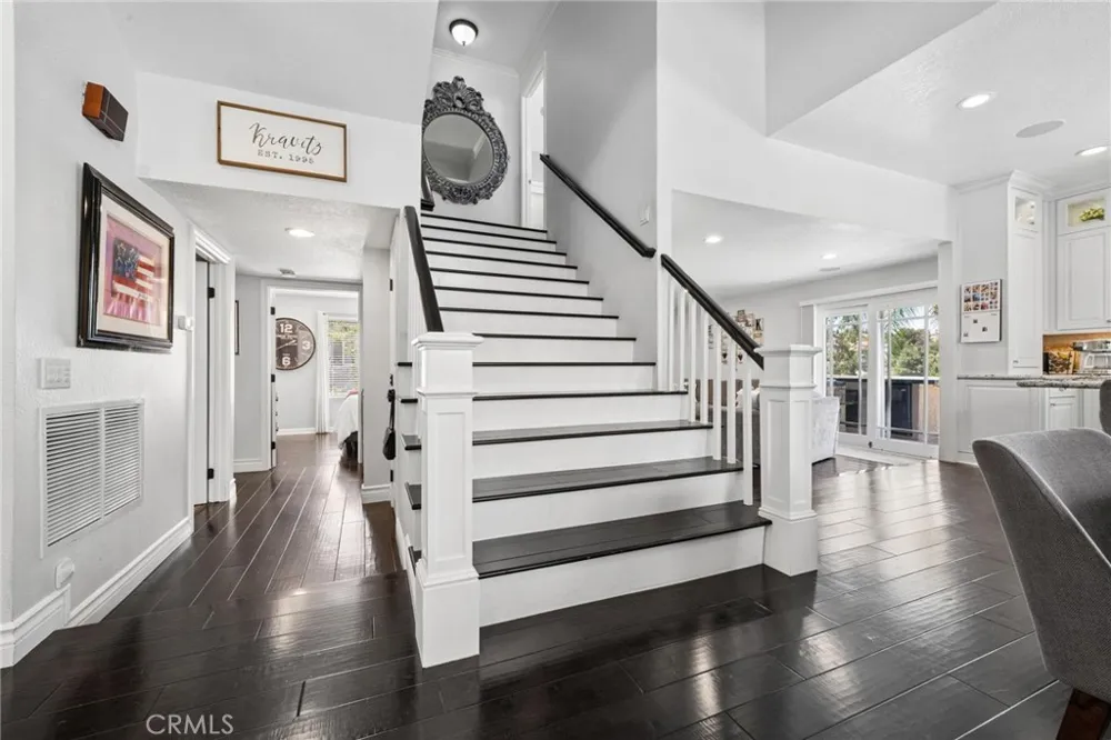 24238 Cary Court Newhall, CA 91321