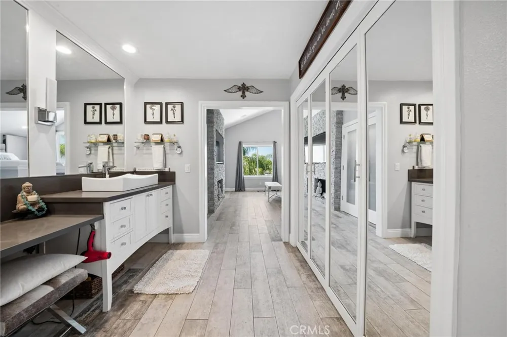 24238 Cary Court Newhall, CA 91321