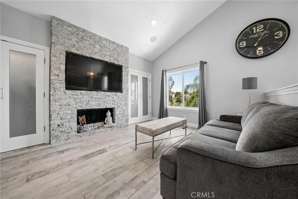 24238 Cary Court Newhall, CA 91321