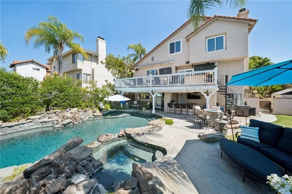 24238 Cary Court Newhall, CA 91321