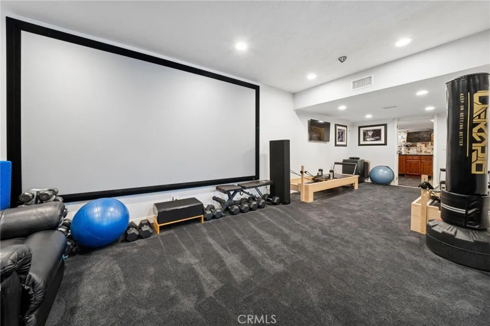 24238 Cary Court Newhall, CA 91321