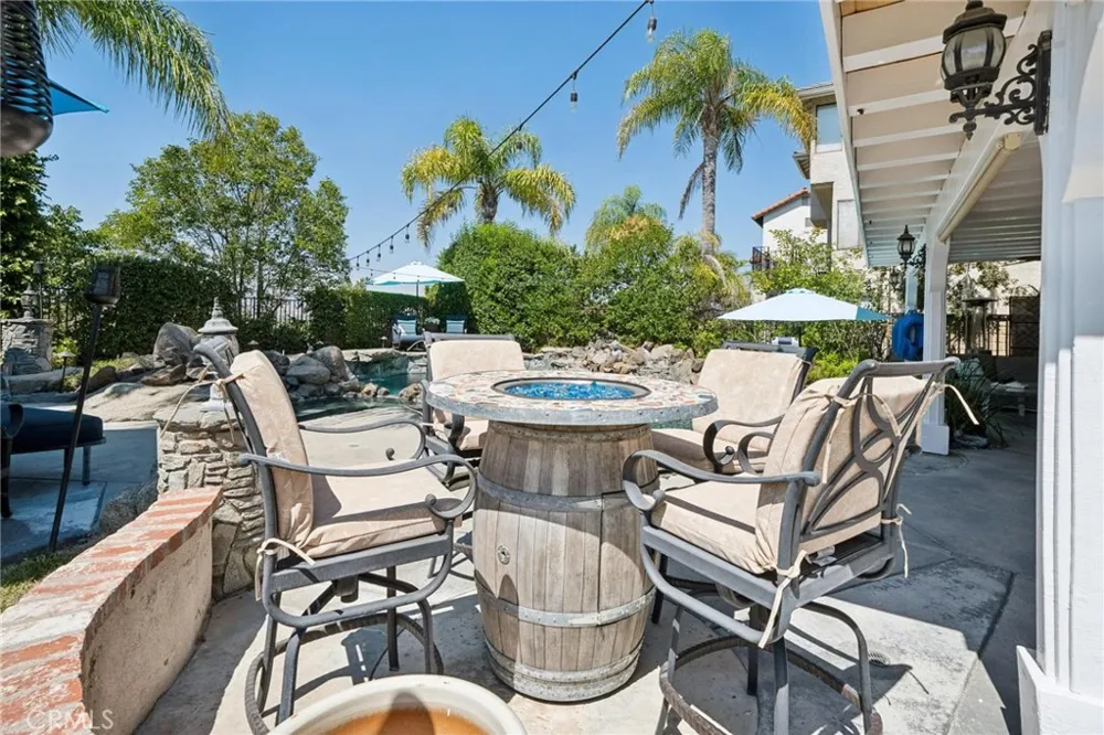 24238 Cary Court Newhall, CA 91321
