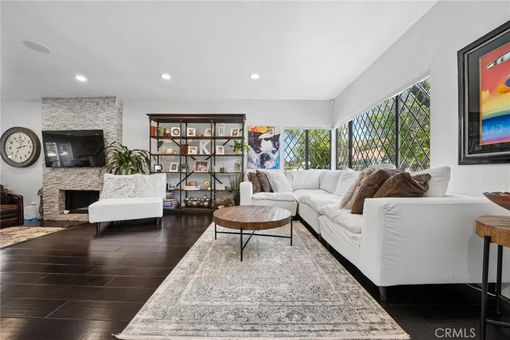24238 Cary Court Newhall, CA 91321