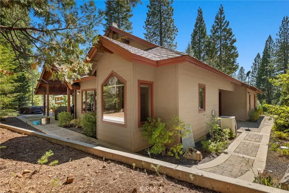 95 Manor Dr Lake Almanor, CA 96137