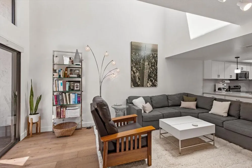 1525 Tyler Park Way Mountain View, CA 94040