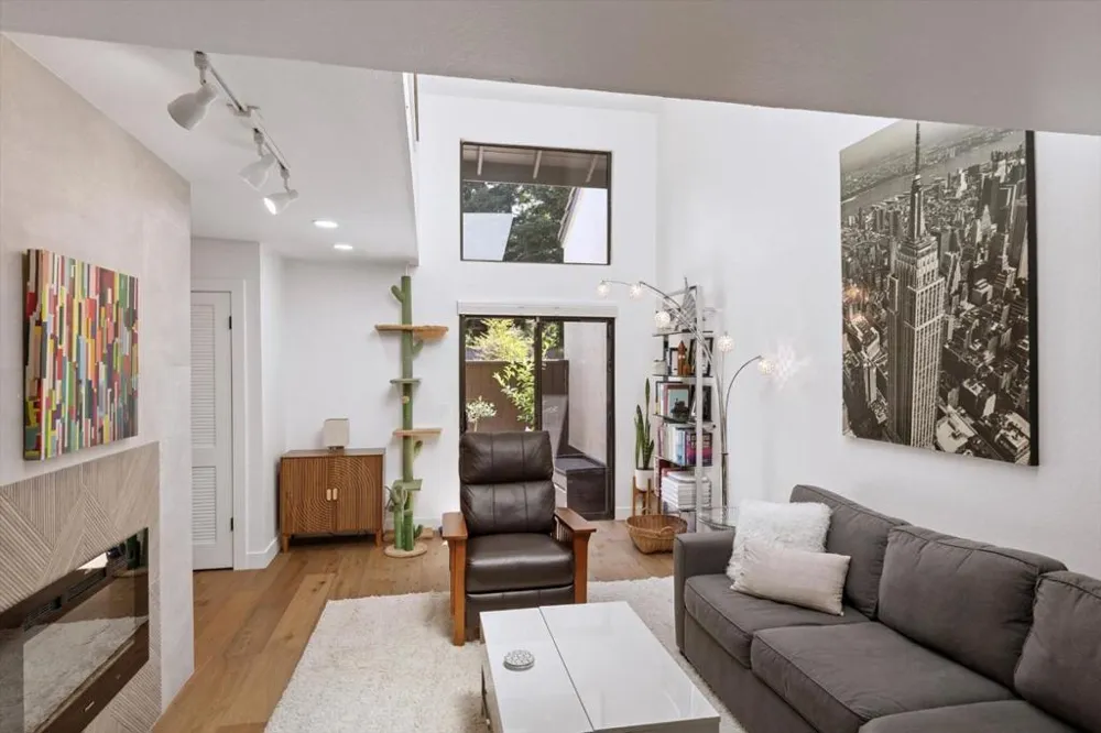 1525 Tyler Park Way Mountain View, CA 94040