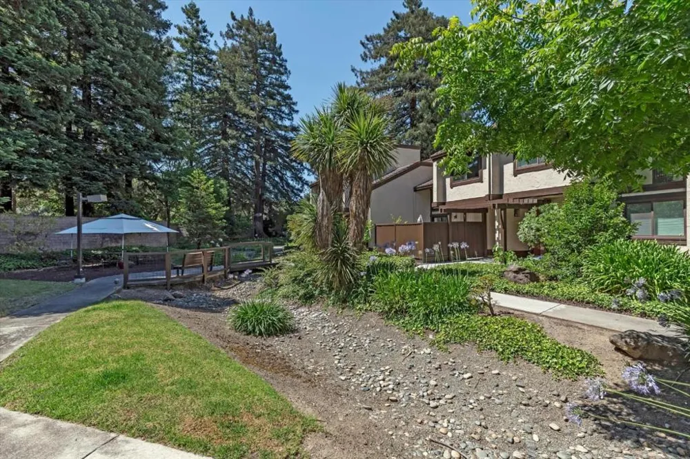 1525 Tyler Park Way Mountain View, CA 94040