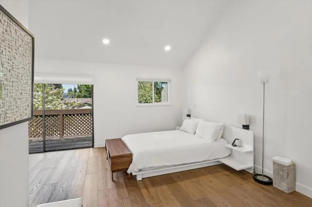 1525 Tyler Park Way Mountain View, CA 94040