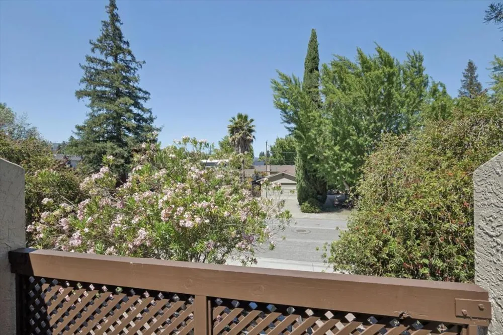 1525 Tyler Park Way Mountain View, CA 94040