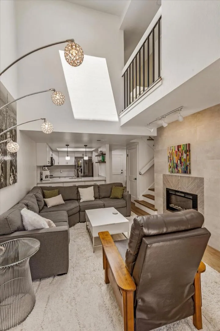 1525 Tyler Park Way Mountain View, CA 94040
