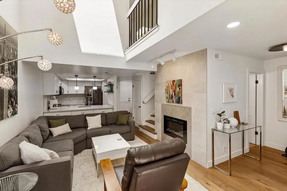 1525 Tyler Park Way Mountain View, CA 94040