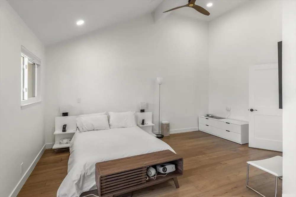 1525 Tyler Park Way Mountain View, CA 94040