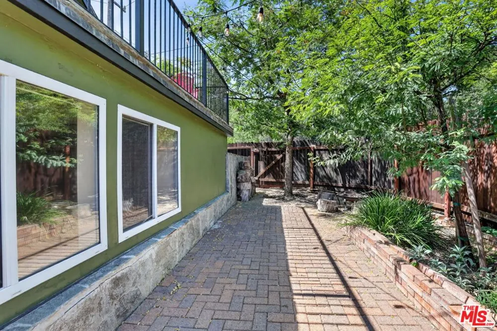 21549 Summit Trail Topanga, CA 90290
