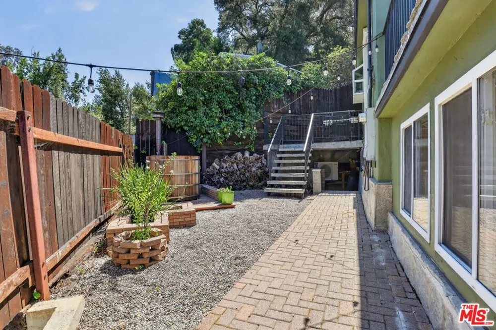 21549 Summit Trail Topanga, CA 90290