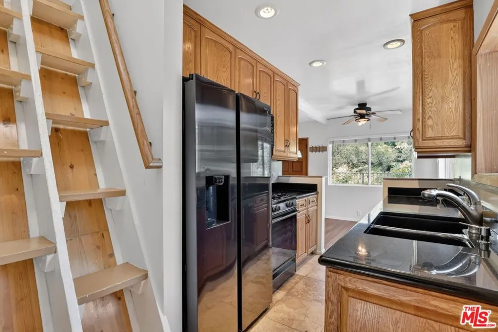 21549 Summit Trail Topanga, CA 90290