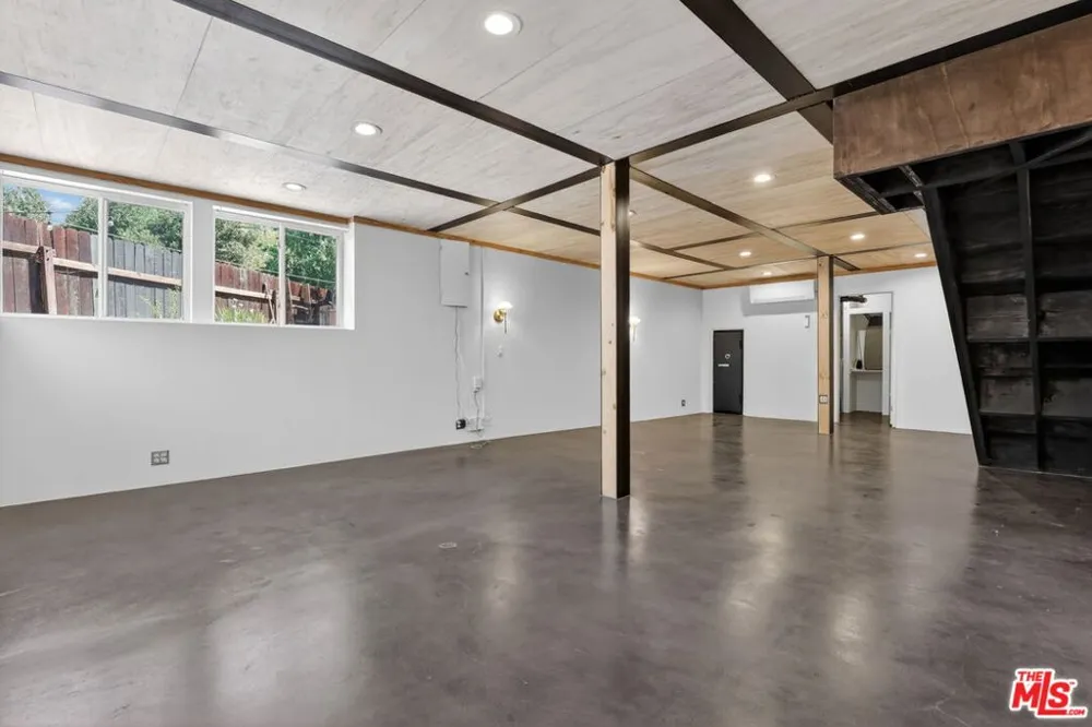 21549 Summit Trail Topanga, CA 90290