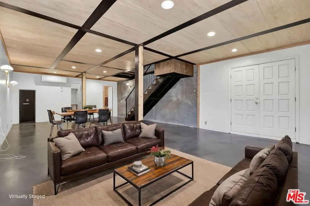 21549 Summit Trail Topanga, CA 90290