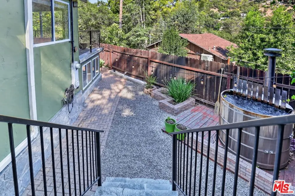 21549 Summit Trail Topanga, CA 90290