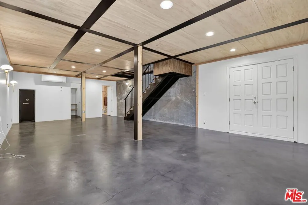 21549 Summit Trail Topanga, CA 90290