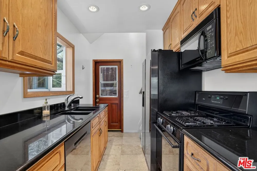 21549 Summit Trail Topanga, CA 90290
