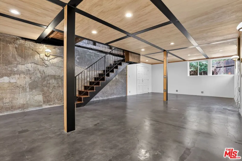21549 Summit Trail Topanga, CA 90290