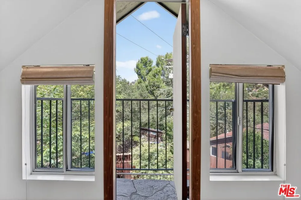 21549 Summit Trail Topanga, CA 90290