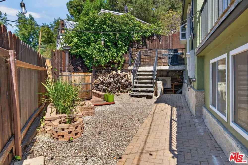 21549 Summit Trail Topanga, CA 90290