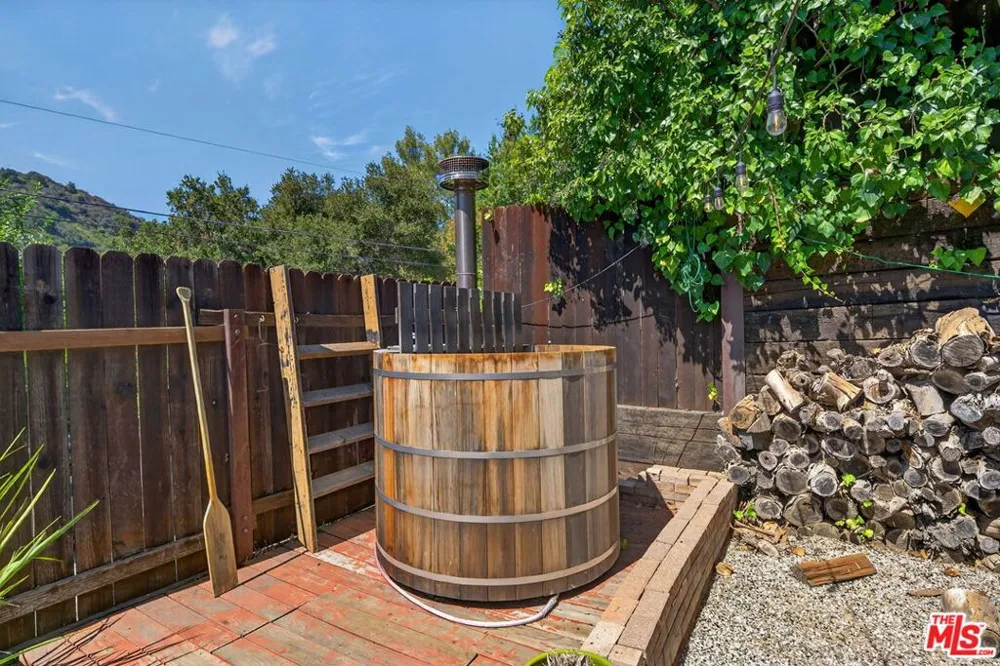 21549 Summit Trail Topanga, CA 90290