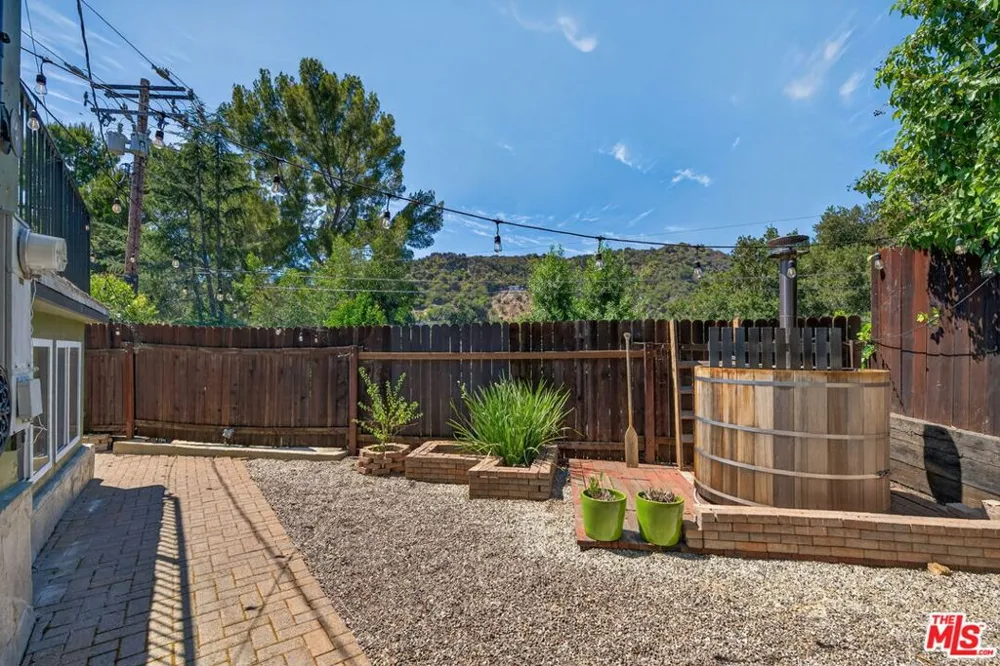 21549 Summit Trail Topanga, CA 90290
