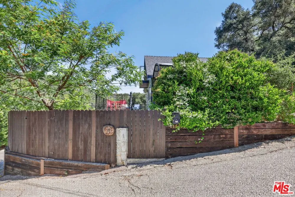 21549 Summit Trail Topanga, CA 90290