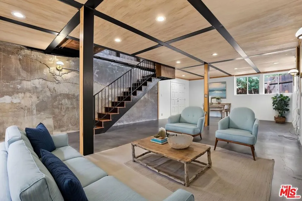 21549 Summit Trail Topanga, CA 90290