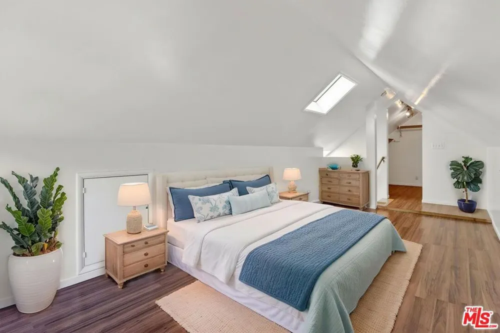21549 Summit Trail Topanga, CA 90290