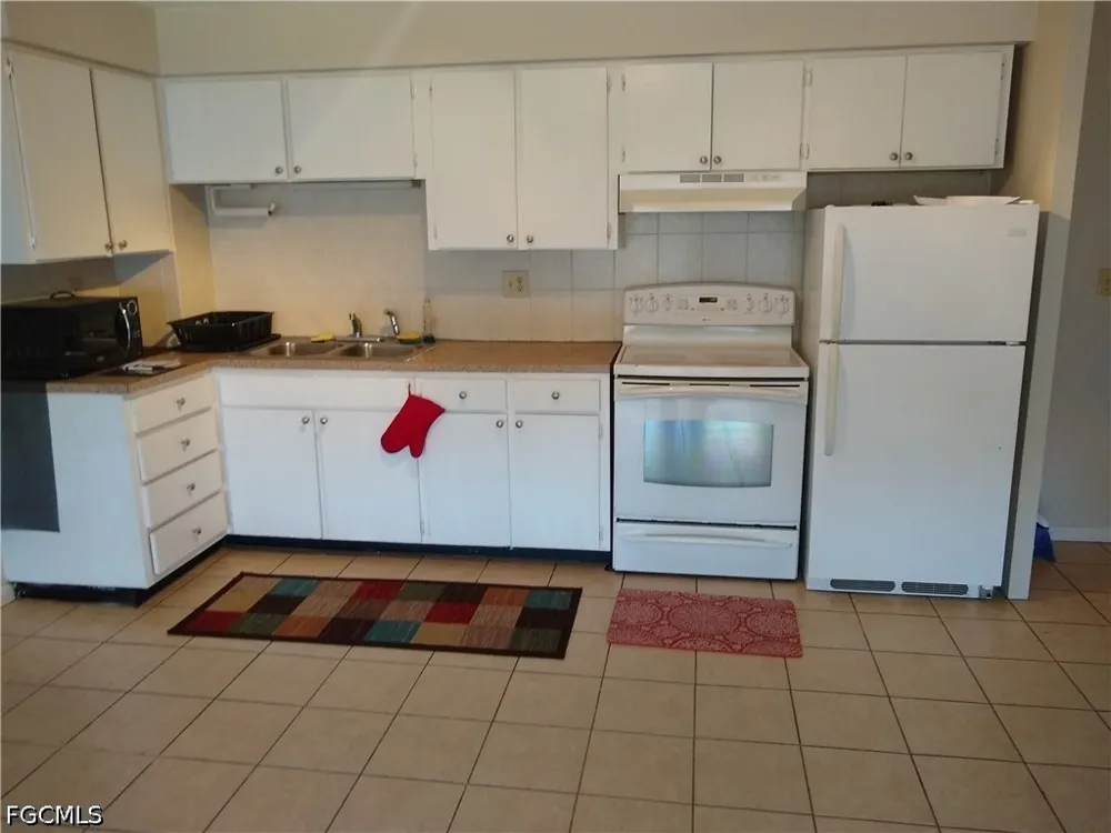 Victoria Drive #205 Cape Coral, FL 33904