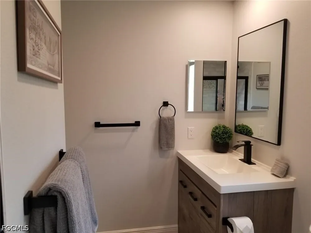 Jewel Lane #201 Naples, FL 34109