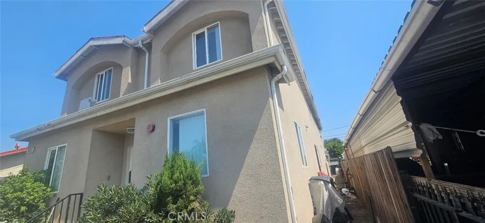 833 E 80th Los Angeles, CA 90001