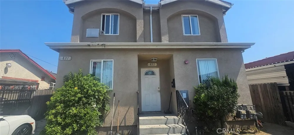 833 E 80th Los Angeles, CA 90001