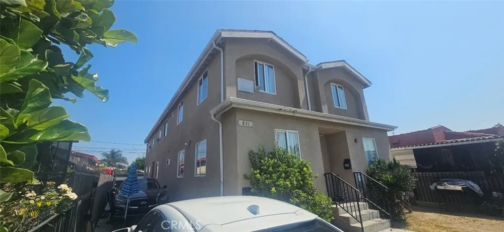833 E 80th Los Angeles, CA 90001