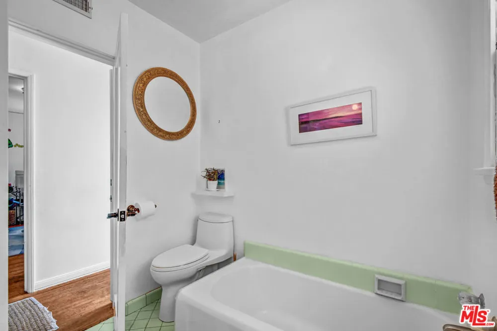 1044 Chelsea Avenue Santa Monica, CA 90403