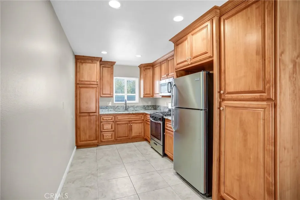 2891 Canyon Crest #15 Riverside, CA 92507