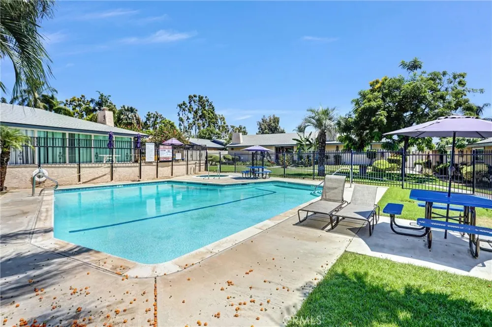 2891 Canyon Crest #15 Riverside, CA 92507