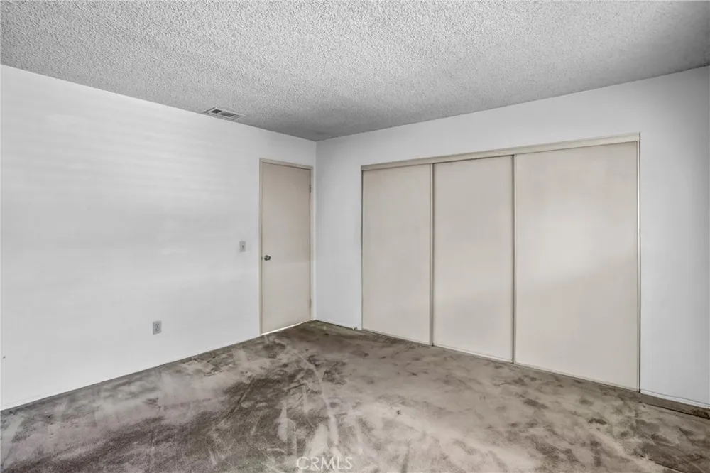2891 Canyon Crest #15 Riverside, CA 92507