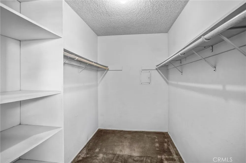 2891 Canyon Crest #15 Riverside, CA 92507