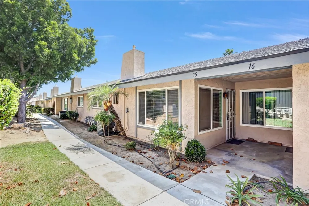 2891 Canyon Crest #15 Riverside, CA 92507