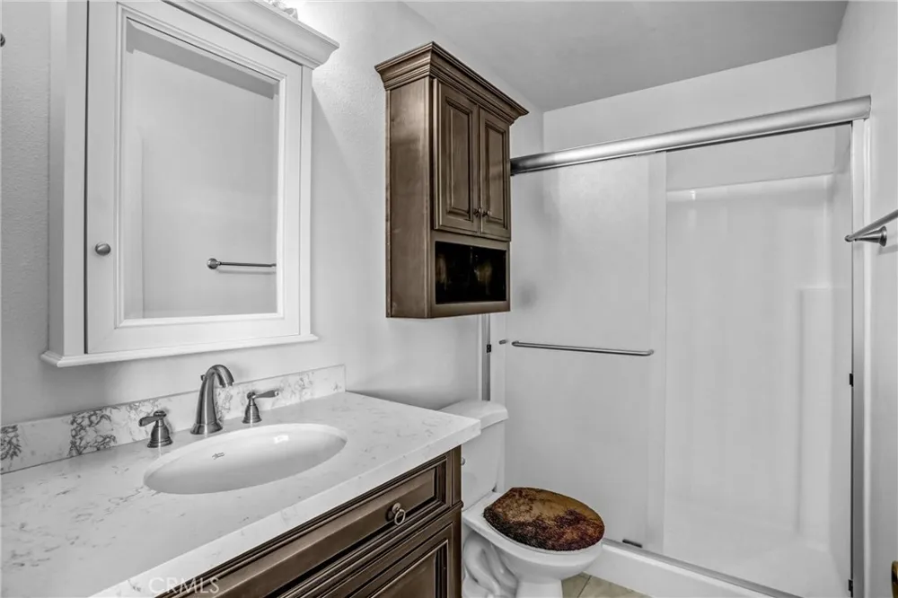 2891 Canyon Crest #15 Riverside, CA 92507